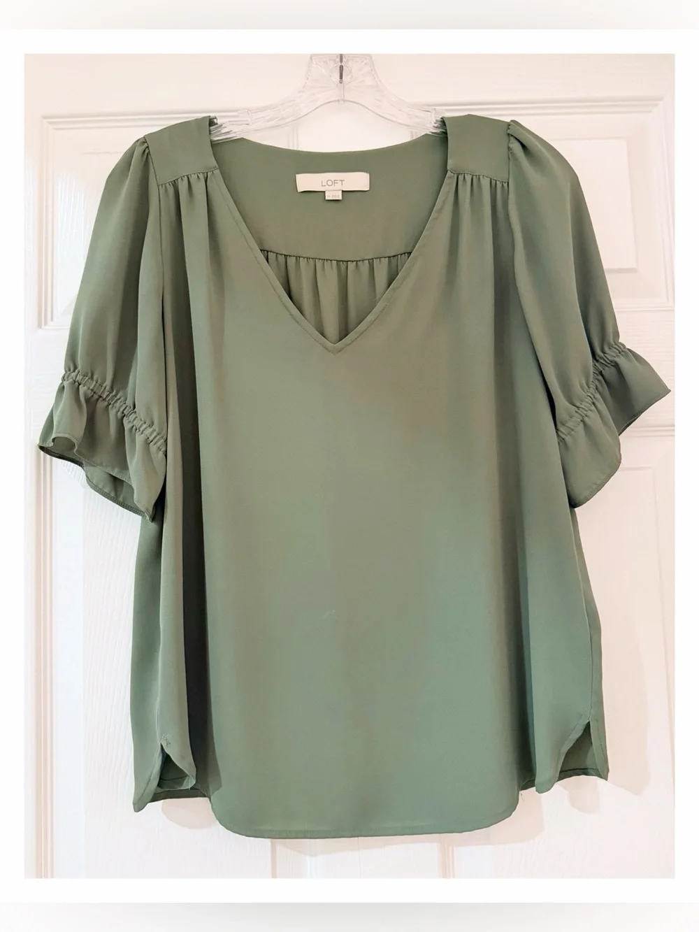 LOFT V-Neck Puff Sleeve Top in Eucalyptus Leaf Green size XS